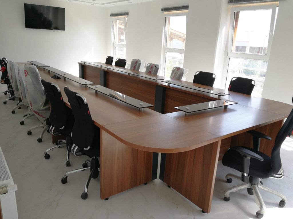 میز کنفرانس مدرن
