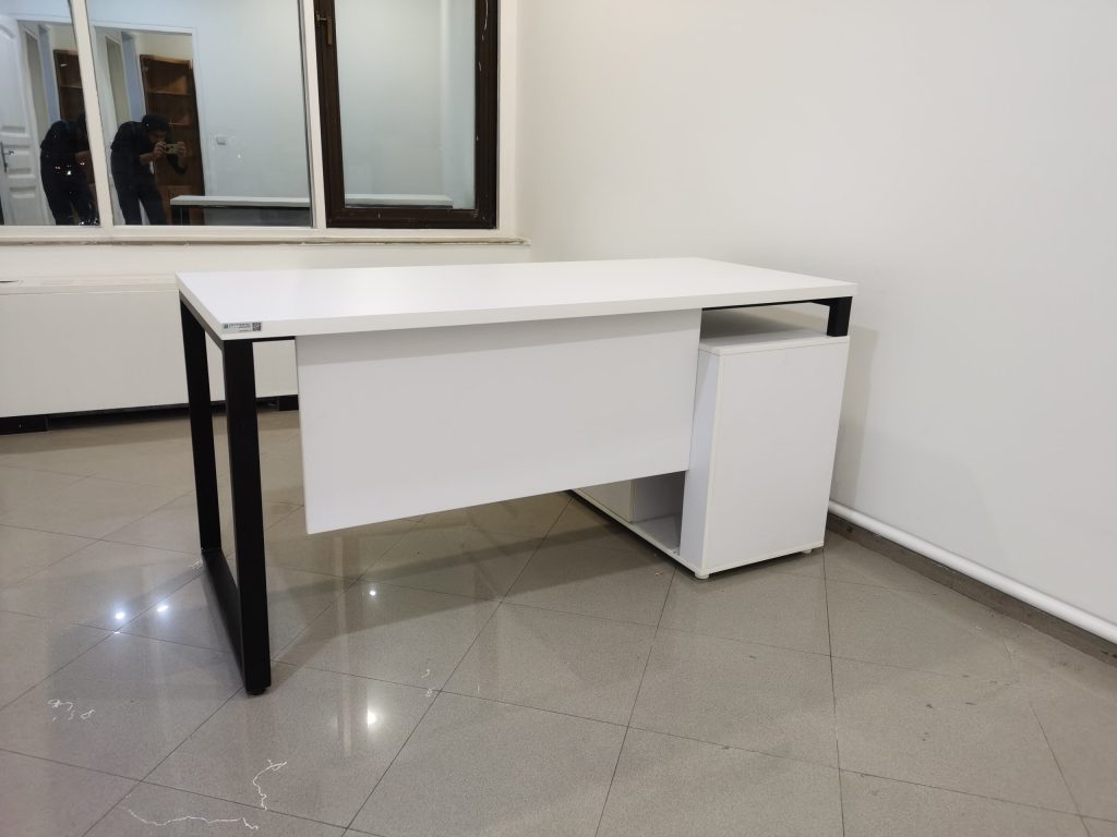 پروژه سرو ساعی میز اداری پایه فلزی