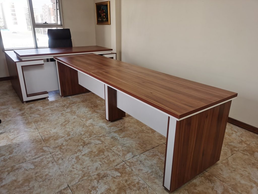 میز مدیریت کنفرانس