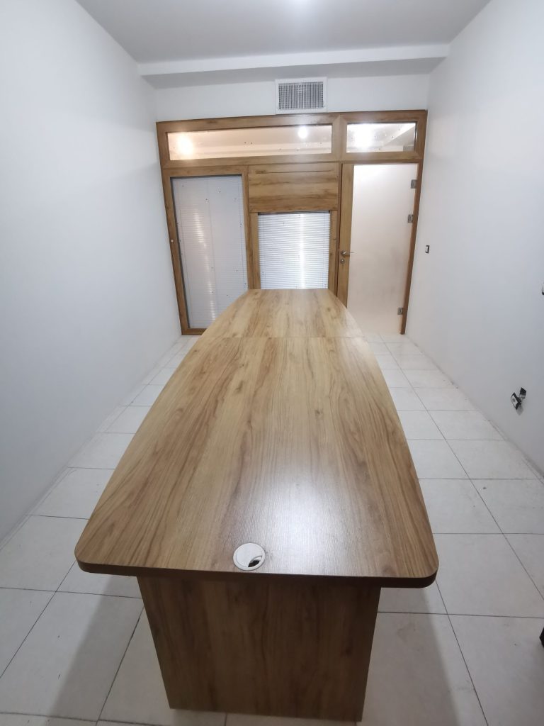 میز کنفرانس