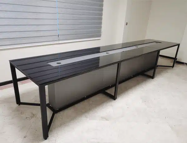 میز-کنفرانس نیلپر-لاکچری-پایه فلزی شیشه ای Cf125 ده نفره با پایه فلزی و صفحه شیشه ای
