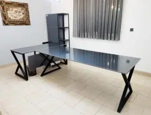 میز مدیریتی با کنفرانس مدرن شیشه ای پایه فلزی میز مدیریتی با کنفرانس مدرن شیشه ای پایه فلزی