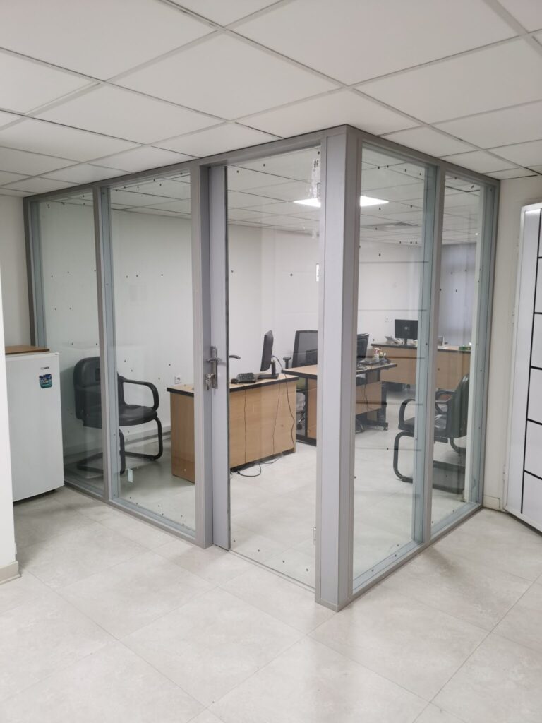 پارتیشن تمام شیشه دو جداره ام دی اف شیشه ای